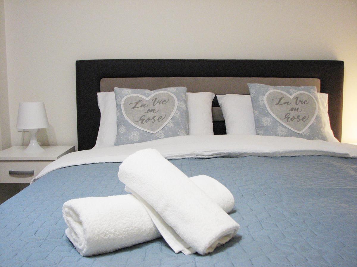 Bohemian Dawn Apartment เบลเกรด ภายนอก รูปภาพ